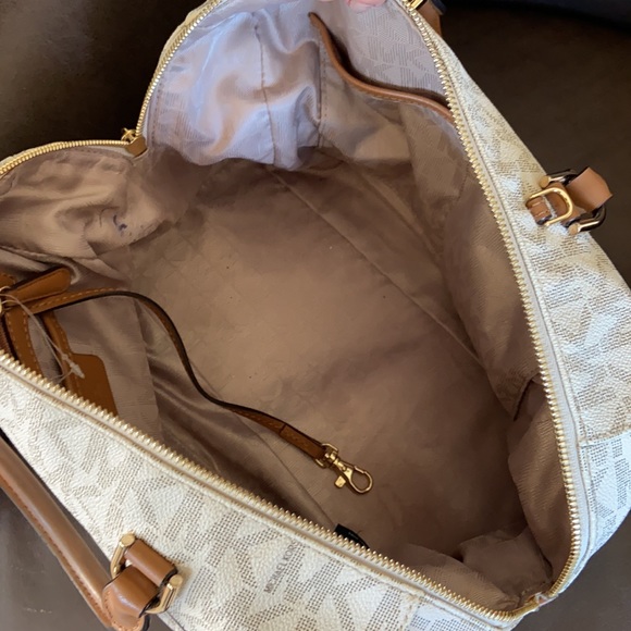 Michael Kors Purse - Picture 5 of 9